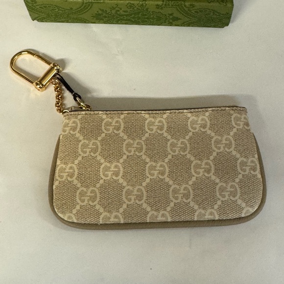 Like new Gucci Beige Monogram Key Pouch GG coin wallet - Picture 4 of 8